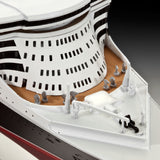 REVELL 1:700 Queen Mary 2
