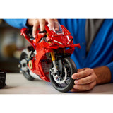 LEGO 42202 Technic Ducati Panigale V4 S motor
