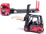 MAN truck met linde vorklift