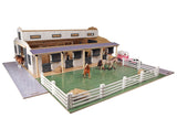 Kids Globe paardenstal met 7 boxen en weiland 1:24 75x69x31cm